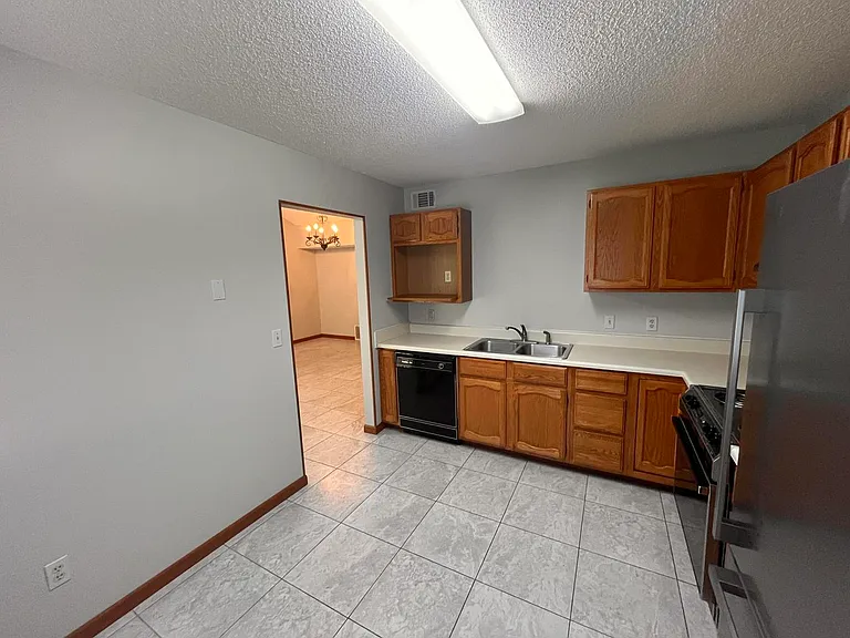 2904 Alpine Pl — Photo 7