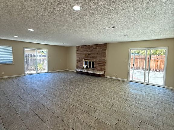 5th image of 733 Utah St