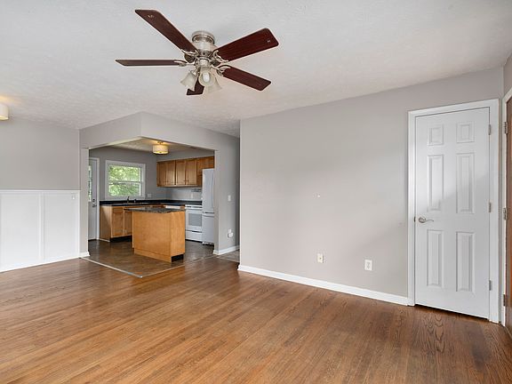 5th image of 2537 Clay Ct