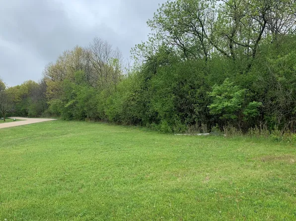 40404 N Belle Foret Dr, Wadsworth, IL 60083