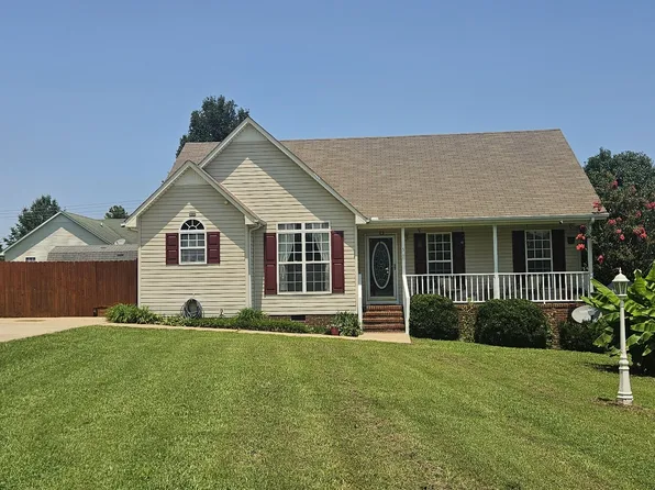 5 Summerfield Dr, Fayetteville, TN 37334