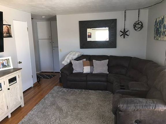 5th image of 35 Robertson Ct