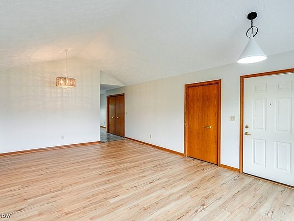 5th image of 481 Georgiana Way