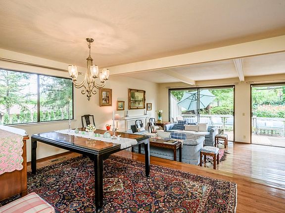 4th image of 702 Sand Hill Cir #702