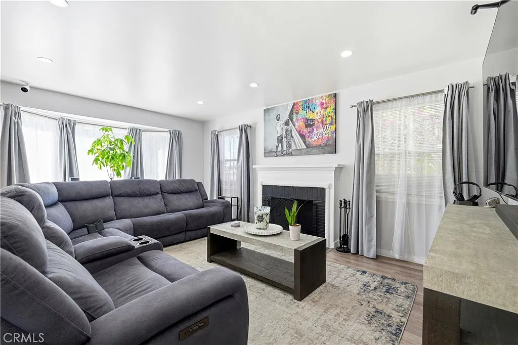 2 bed, 1663 sqft, $4,000 — Photo 3