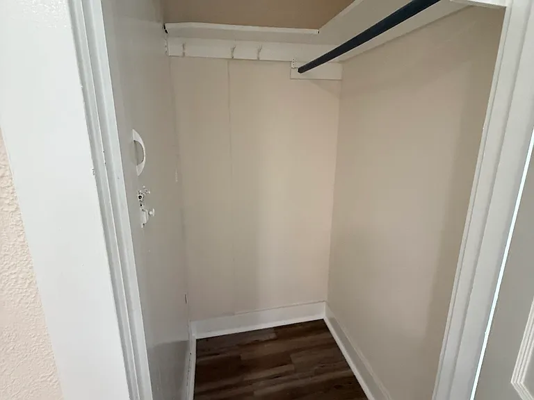 1331 Methyl St — Photo 9