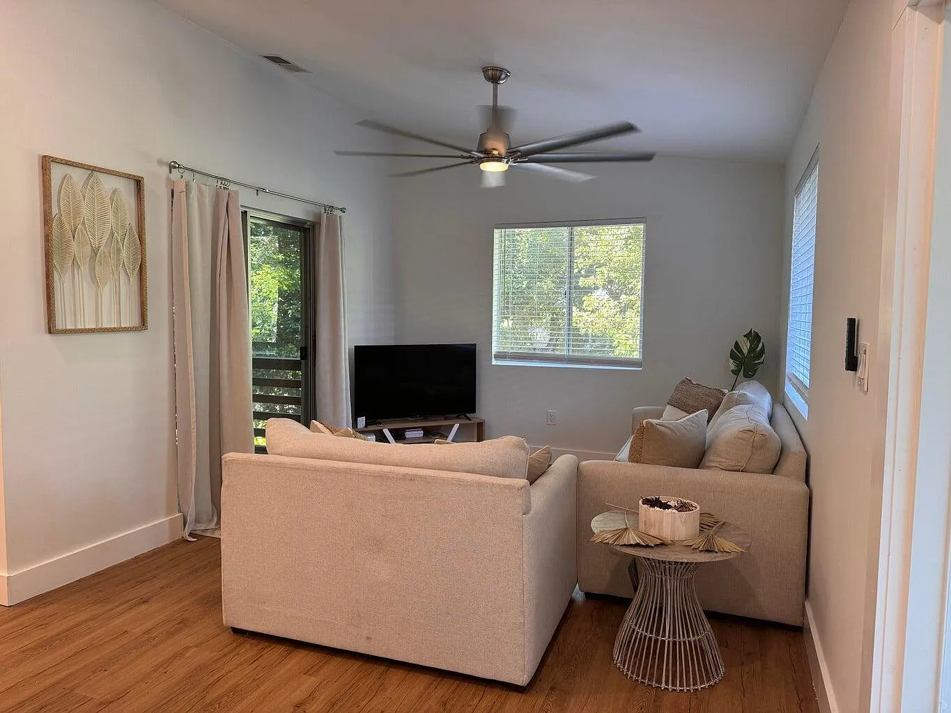 2 bed, 2.0 bath, 816 sqft, $2,500 — Photo 3
