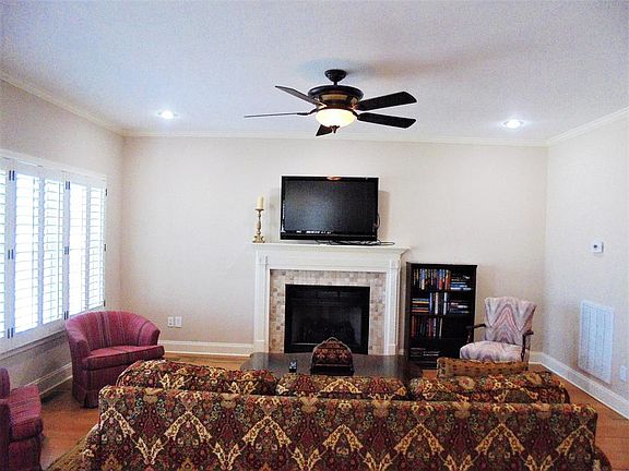 2nd image of 284 Breakers Bend Dr