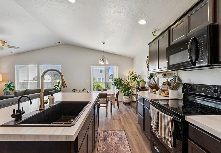 8316 E Conant St — Photo 13