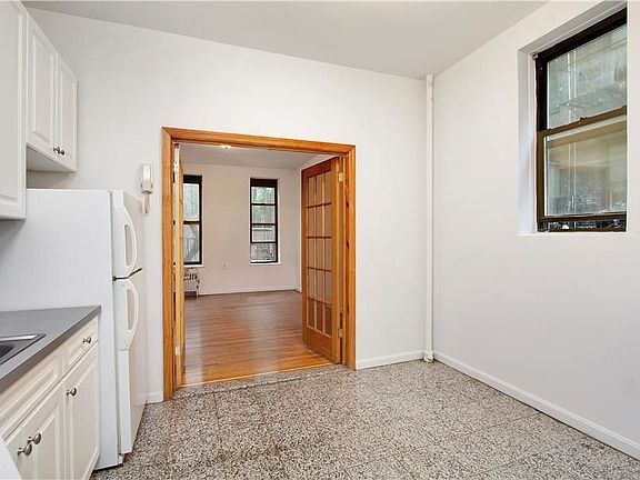 4th image of 302 E 89th St APT 1A