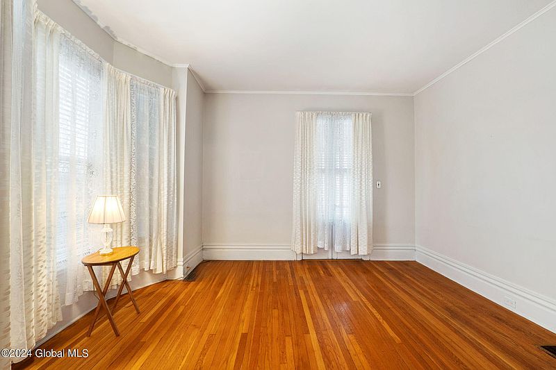 5th image of 1100 25th Street