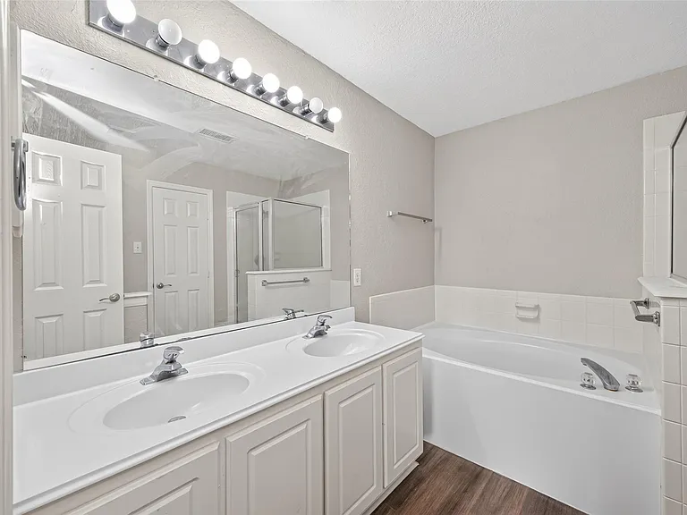 3219 Watercliff Ct — Photo 33