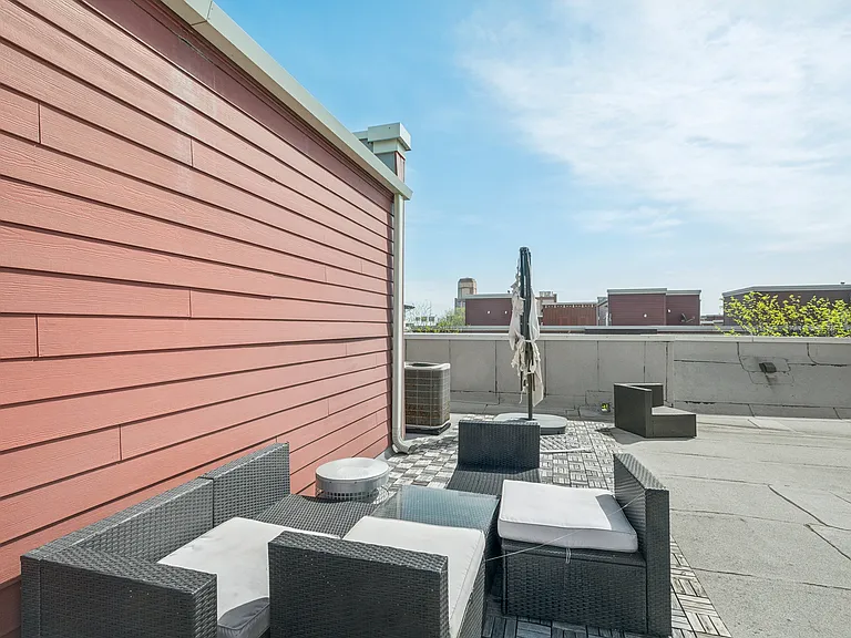 2504 S Calumet Ave — Photo 13