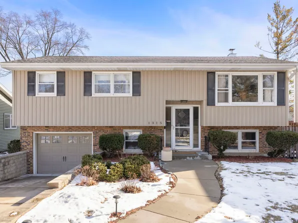 1315 Underwood Ter, Wheaton, IL 60189