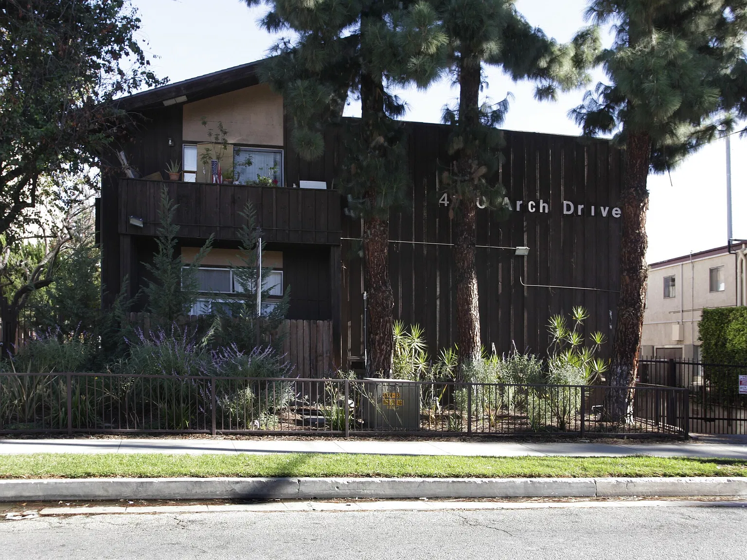 4140 Arch Dr — Photo 1