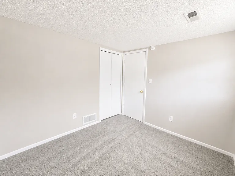 403 NE Westwind Dr #B — Photo 14
