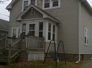 1214 S 19th St, Manitowoc, WI 54220