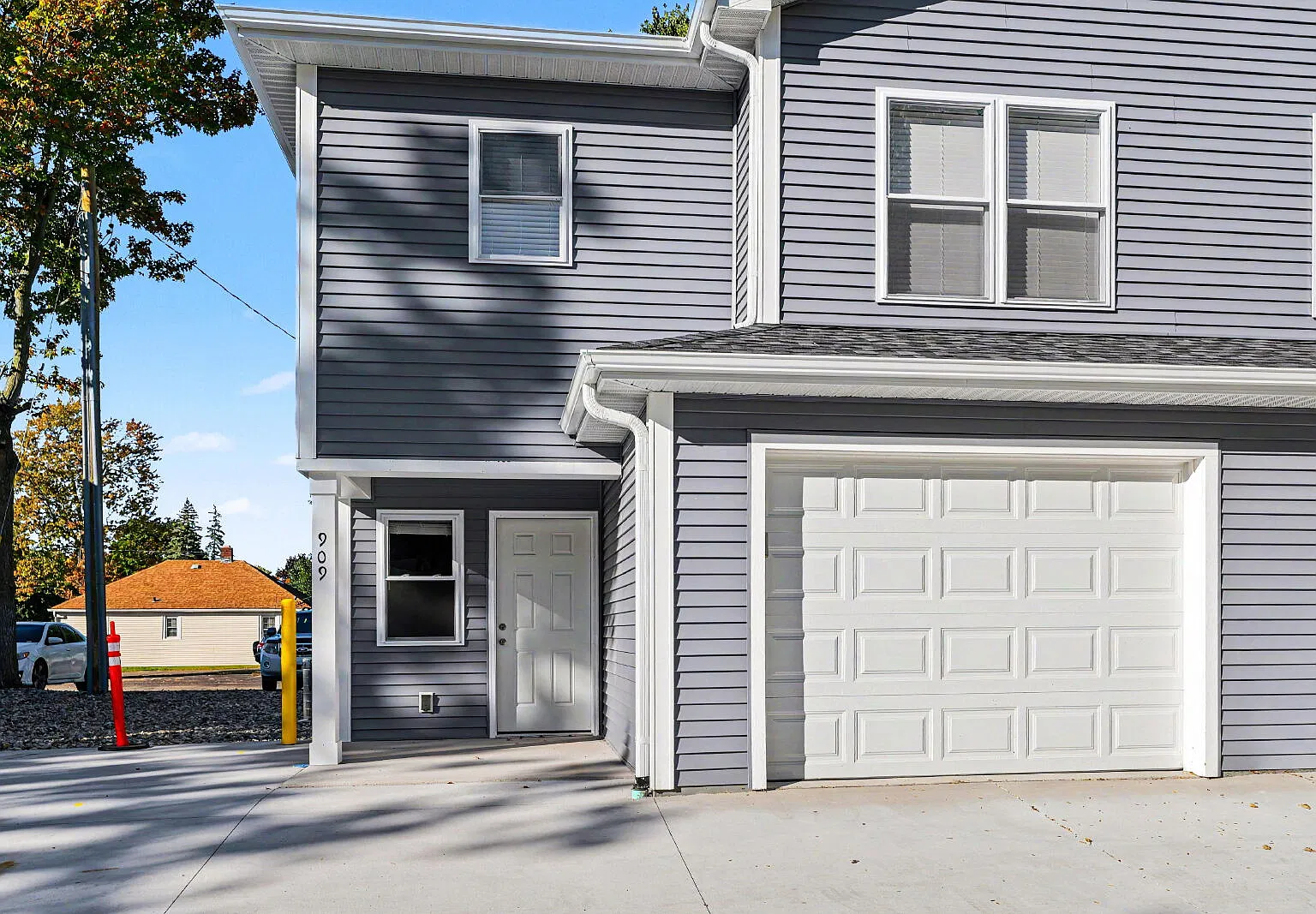 3 bed, 2.5 bath, 1900 sqft, $2,500 — Photo 1