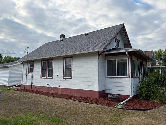 2nd image of 209 6th St SE