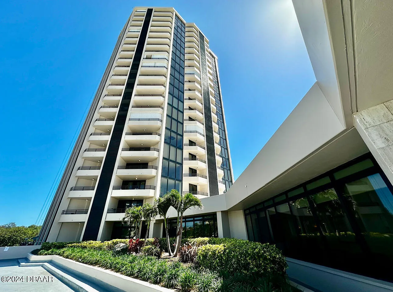 2 bed, 2.0 bath, 1327 sqft, $2,150 — Photo 3