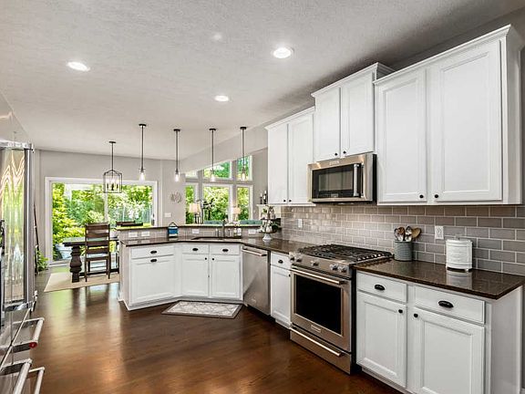 5th image of 925 Kentucky Cir
