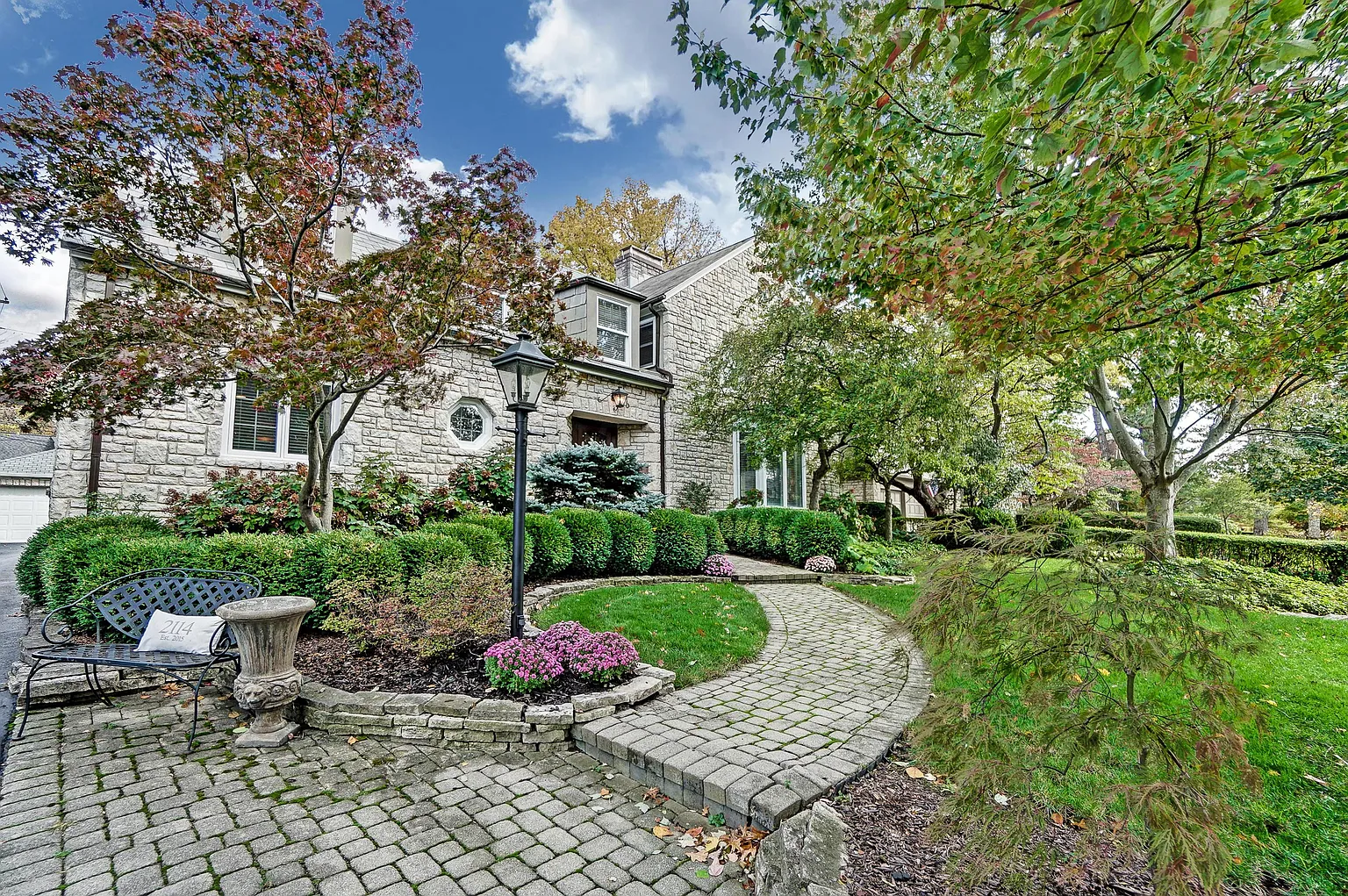 2114 Yorkshire Rd photo 1