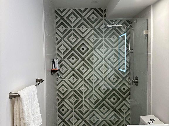 4th image of 2115 NE 37th Drive #123