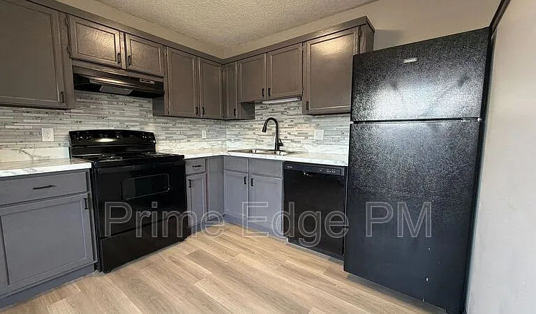 1121 N 28th St #14 — Photo 15