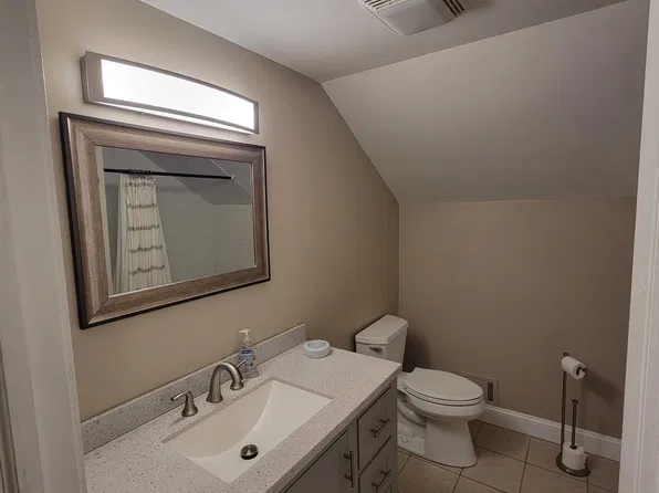 68305 Howard St, Richmond, MI 48062