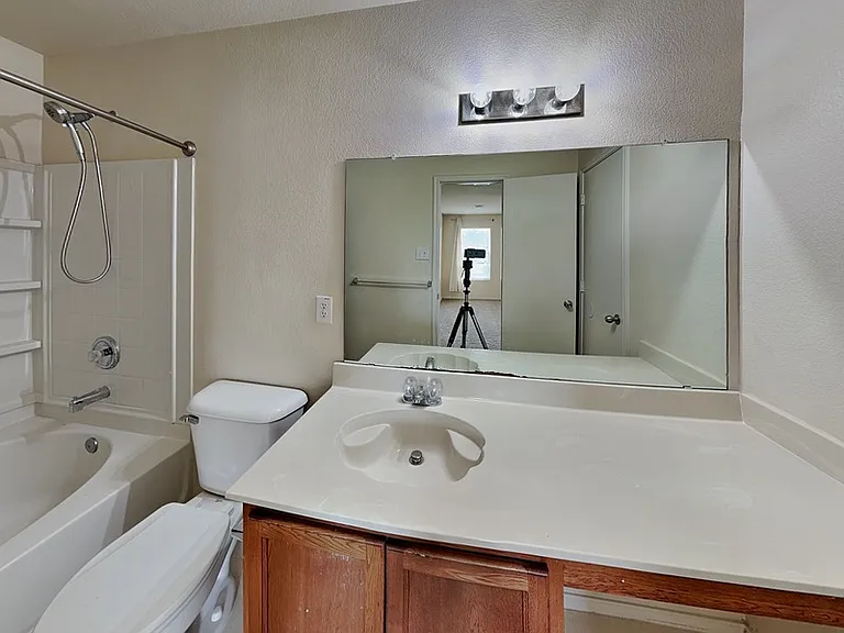 708 Moss Glen Trl — Photo 9