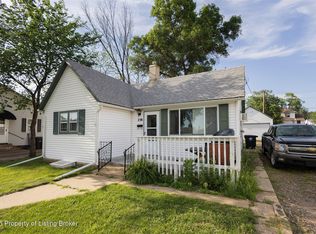 236 5th St W, Dickinson, ND 58601