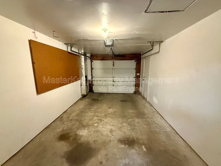 327 Saint Thomas Dr — Photo 22