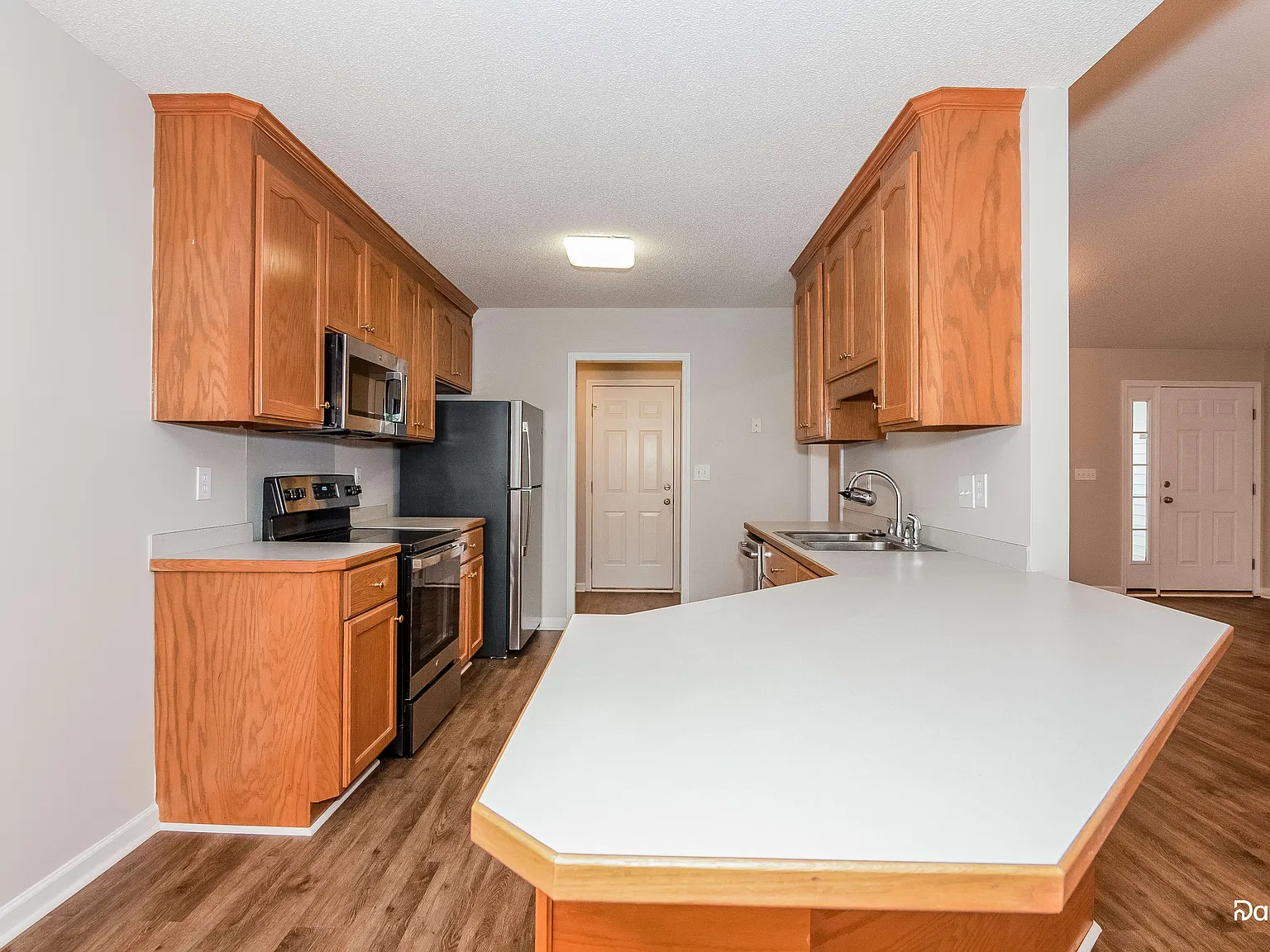 3 bed, 2.0 bath, 1628 sqft, $2,355 — Photo 4