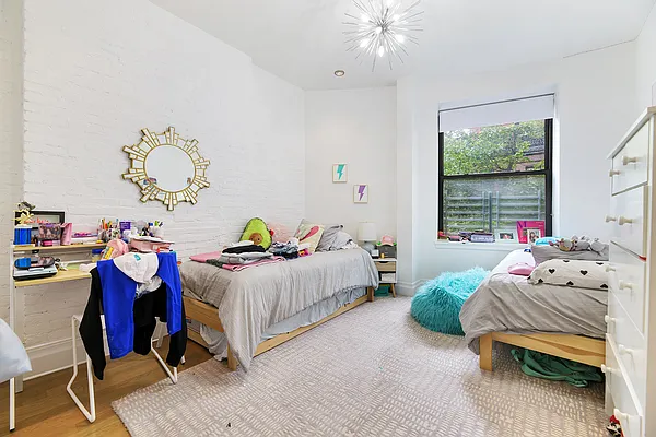 Rented by REAL New York | media 29