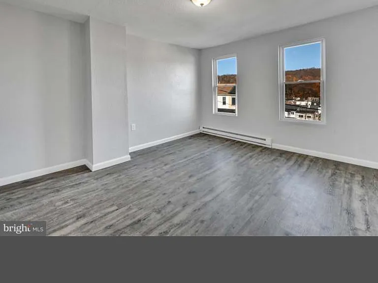 1506 Walnut St — Photo 2