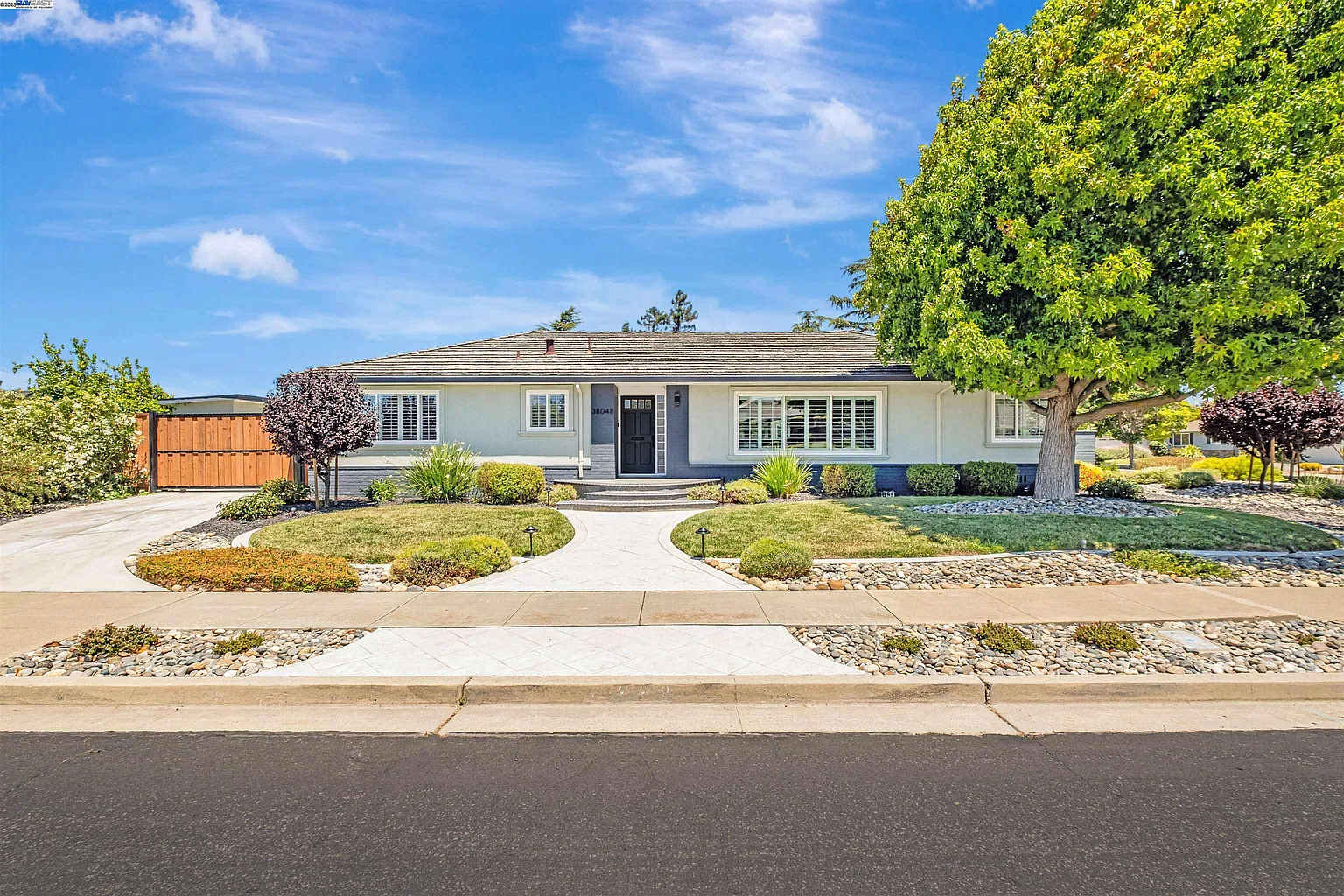 38048 Glenmoor Dr photo 1
