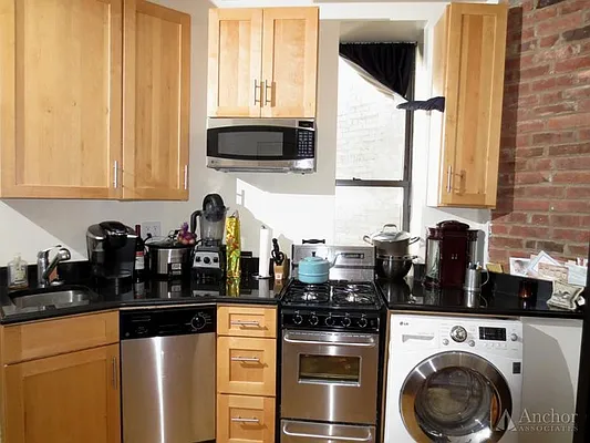 Rented by Anchor Associates | media 32