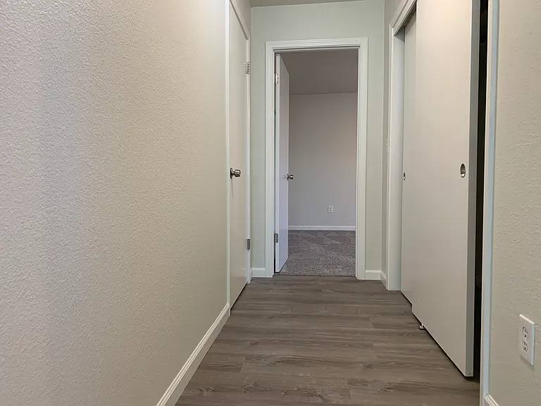280 W Clover Rd — Photo 6