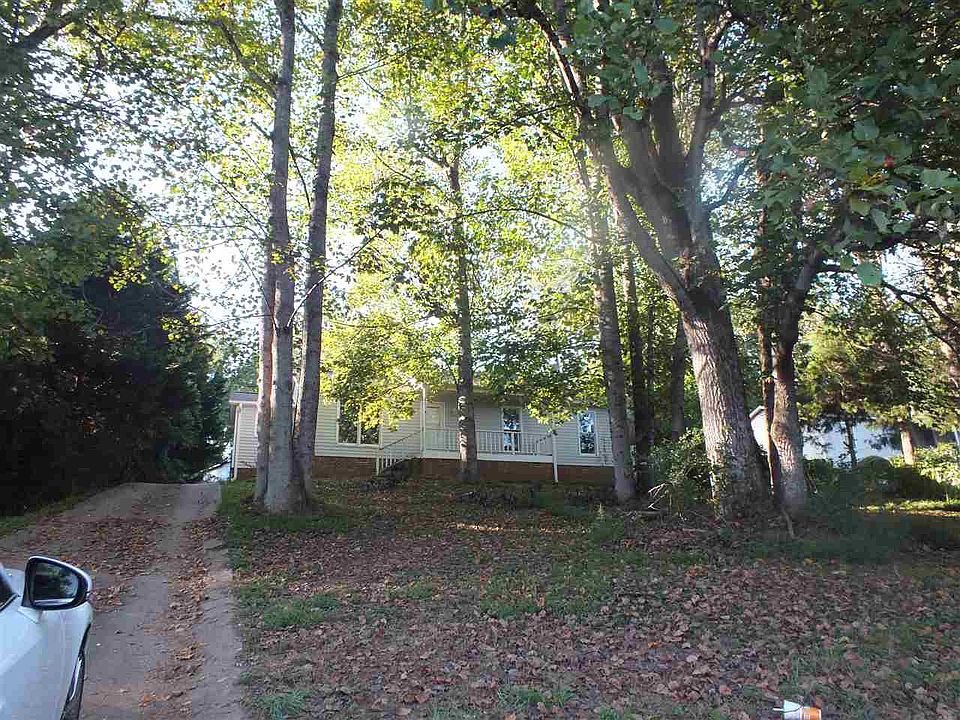 2nd image of 1203 Riveroak Rd