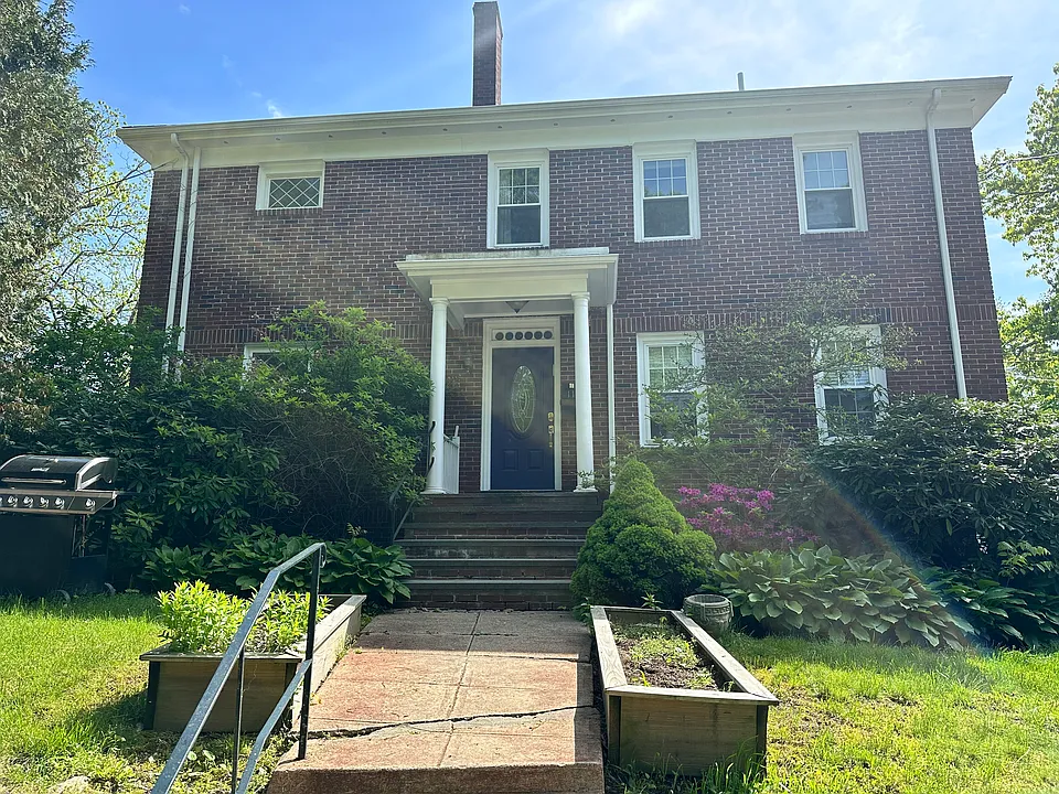 112 Warren St #LOWER LEVEL