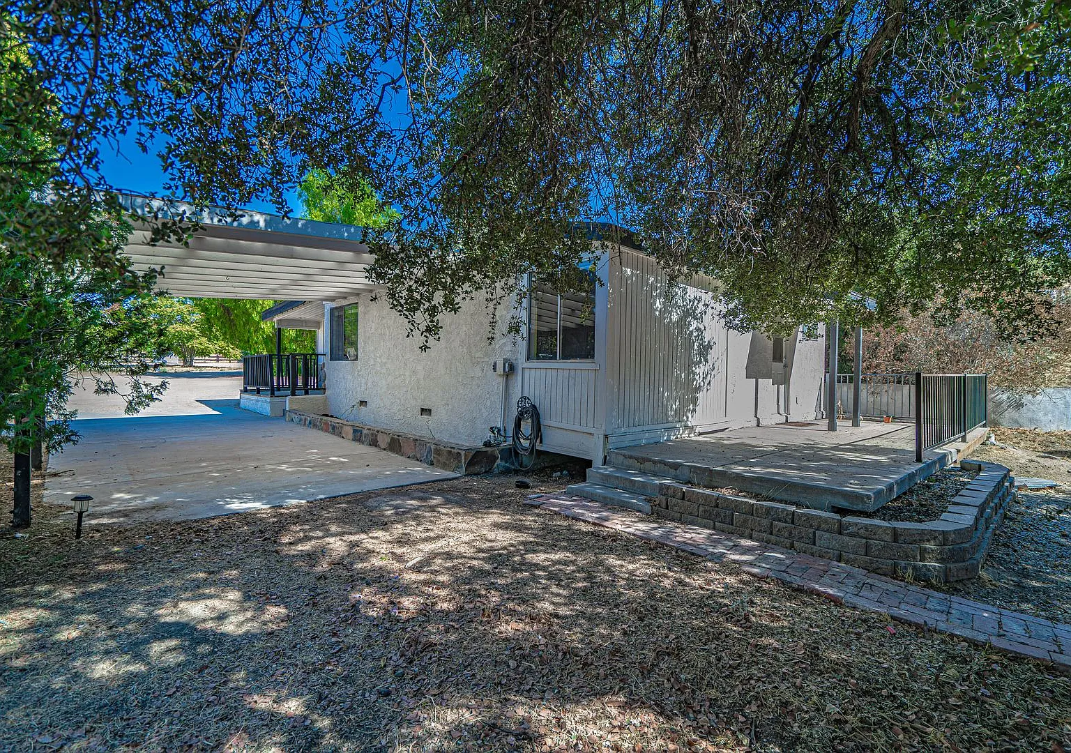 2 Bedroom Single Story in Santa Clarita. — Photo 3