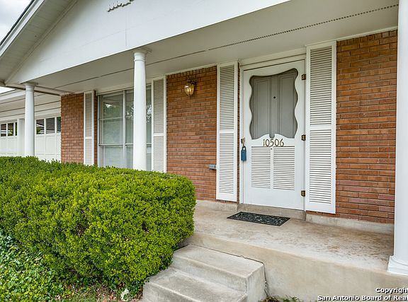 2nd image of 10506 Mount Ida
