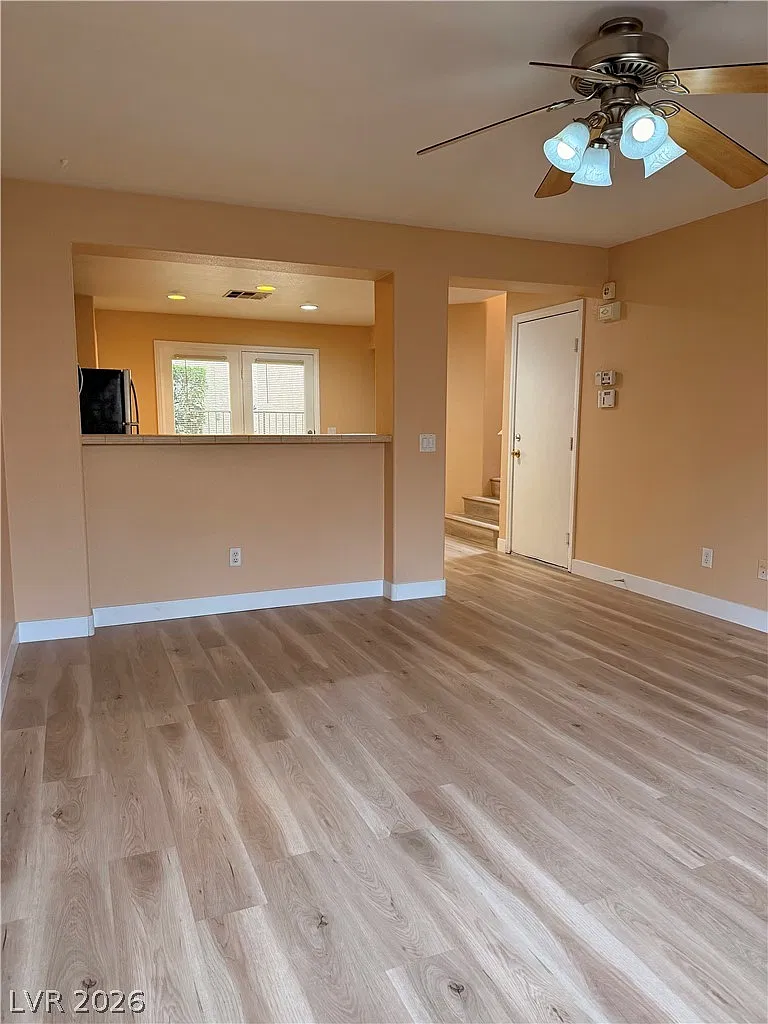 2 bed, 2.5 bath, 1372 sqft, $2,300 — Photo 4