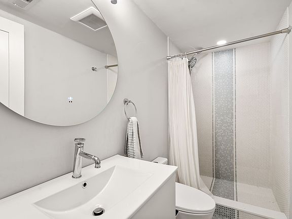 4th image of 10 Lamson Ct APT 3