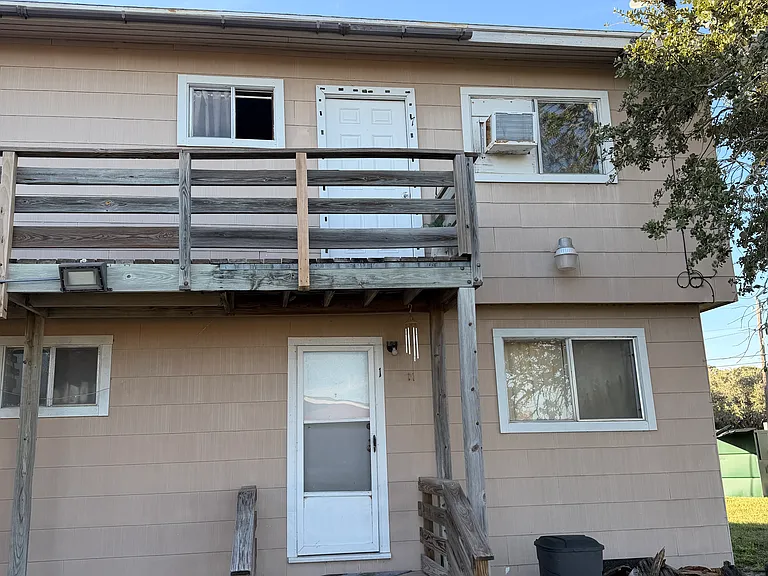 1265 N Commercial St #7 — Photo 2