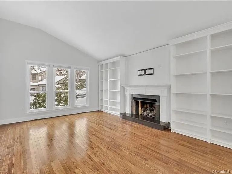 7 Redwood Ln — Photo 4
