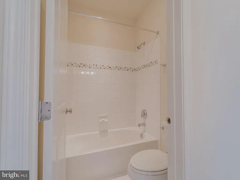 22595 Windsor Locks Sq — Photo 49