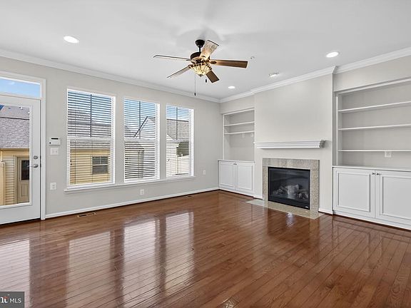4th image of 3046 Palatine Dr