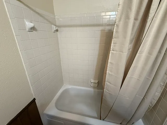 2410 Oakridge Dr — Photo 12