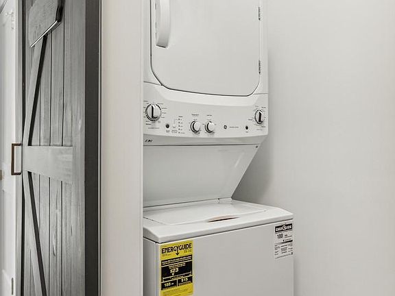 2nd image of 1322 W Winnemac Ave #3W